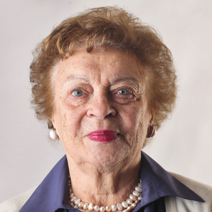 Frau Fischer (80)